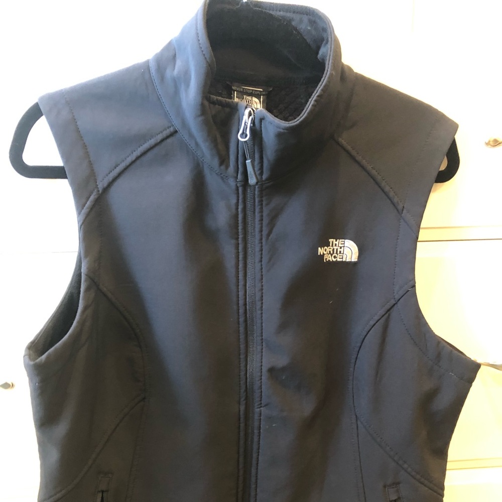 North Face black woman’s vest !